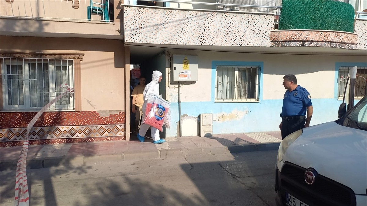 Manisa'nın Yunusemre ilçesinde 17 yaşındaki yabancı uyruklu kadın evinde ölü bulundu.