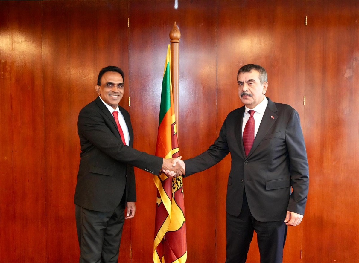 Milli Eğitim Bakanı Yusuf Tekin (sağda), Sri Lanka'da diplomatik temaslarda bulundu. Bu kapsamda...