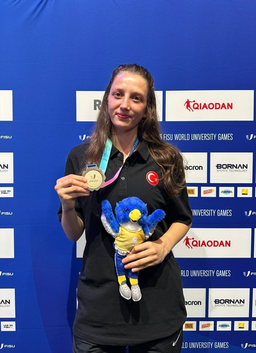 Milli tekvandocu Şevval Çakal (solda), FISU 2025 Dünya Yaz Üniversite Oyunları'nda (Universiade)...