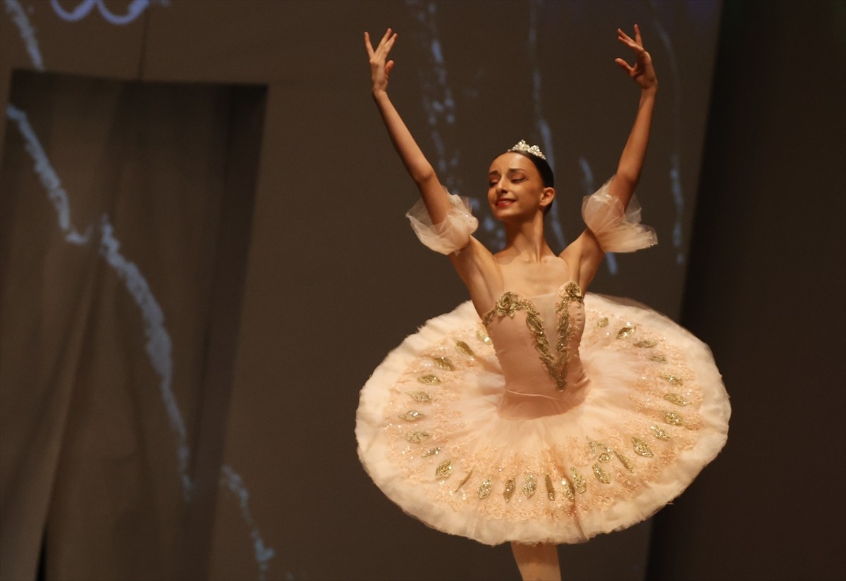 Muğla'nın Bodrum ilçesinde, Devlet Opera ve Balesi Genel Müdürlüğü (DOB) tarafından "Genç...