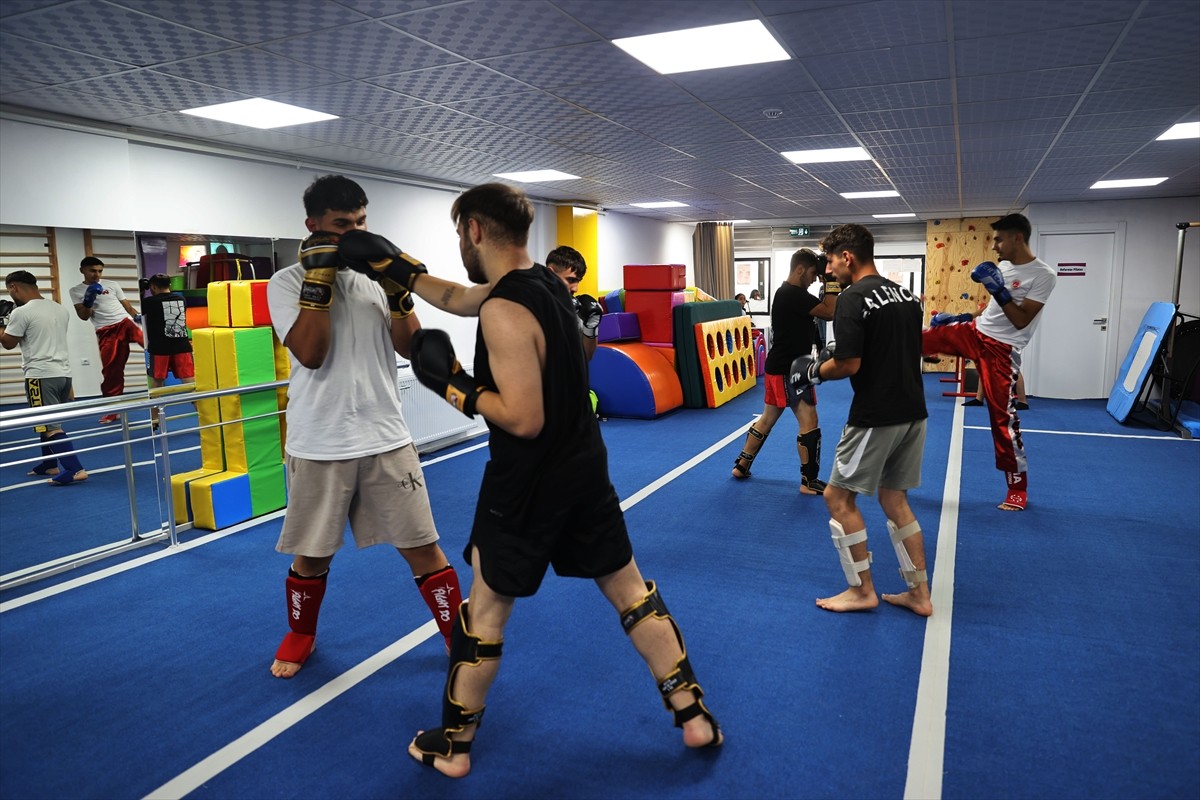 Nevşehir'de geçen yıl kurulan kick boks takımına kayıt olduktan sonra katıldıkları ilk Türkiye...