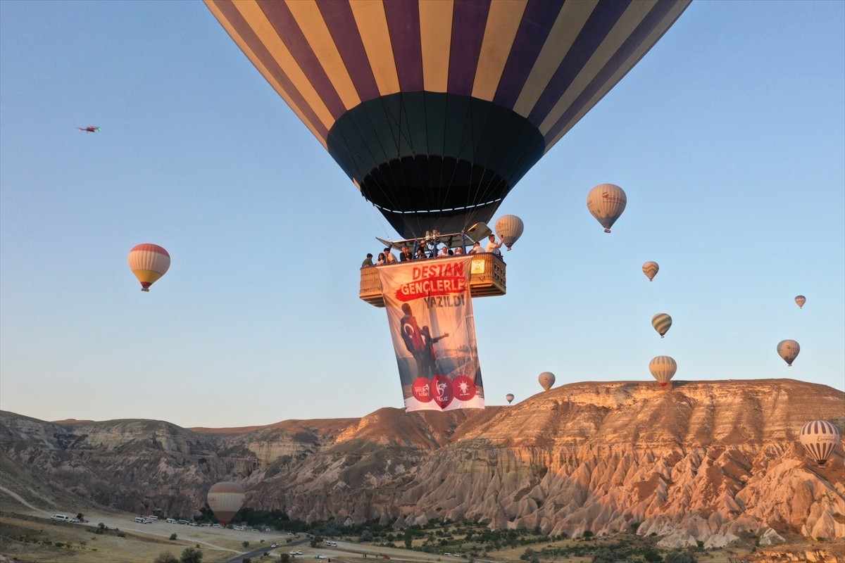 Nevşehir'deki turizm merkezi Kapadokya'da,15 Temmuz Demokrasi ve Milli Birlik Günü dolayısıyla...