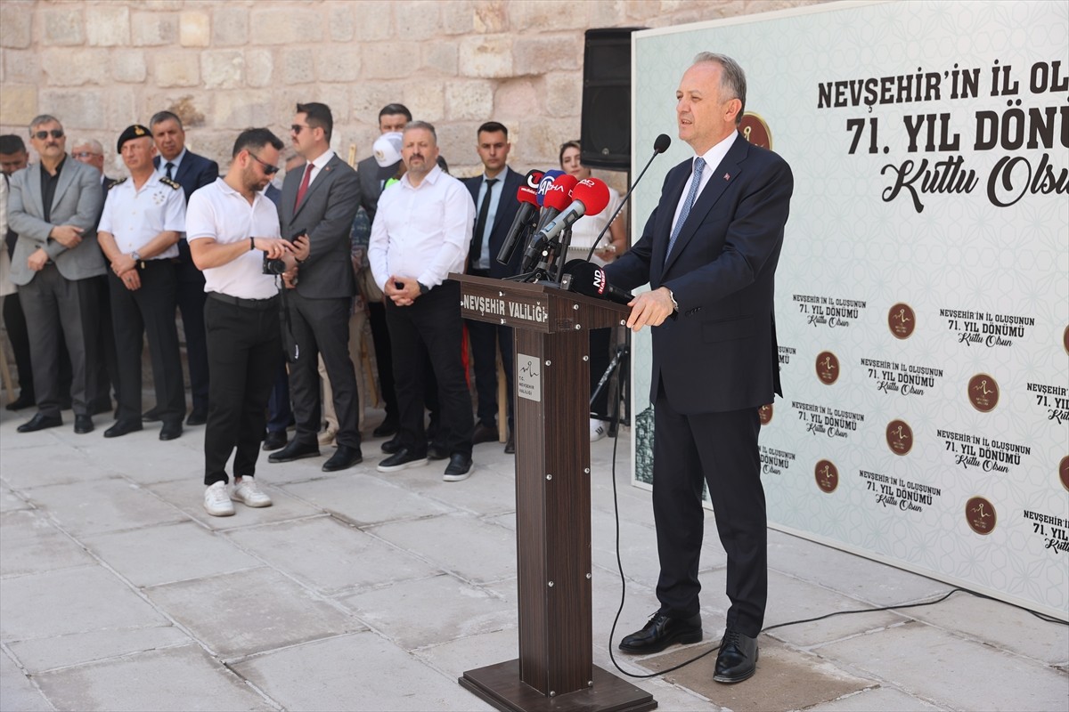 Nevşehir'in çeşitli noktalarından 1910 yılından itibaren çekilmiş siyah-beyaz fotoğraflardan...