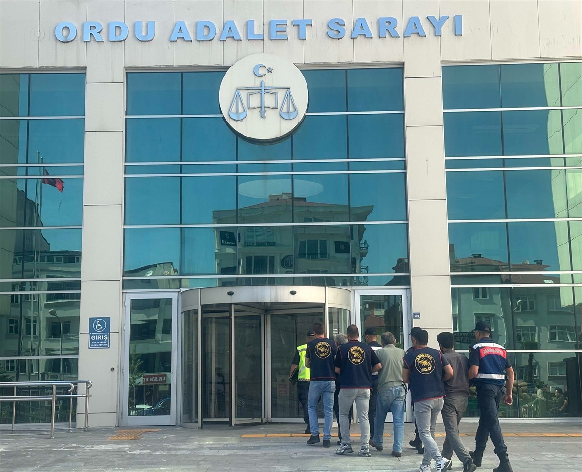 Ordu'da kaçak silah imal ve ticaretine yönelik operasyonda 3 kişi gözaltına alındı.