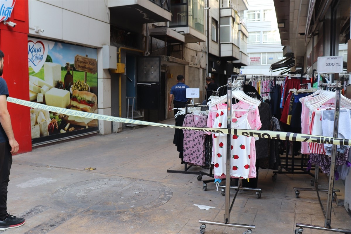 Ordu'nu Ünye ilçesinde silahlı saldırı sonucu 3 kişi yaralandı. Bölgeye polis ve 112 Acil Sağlık...