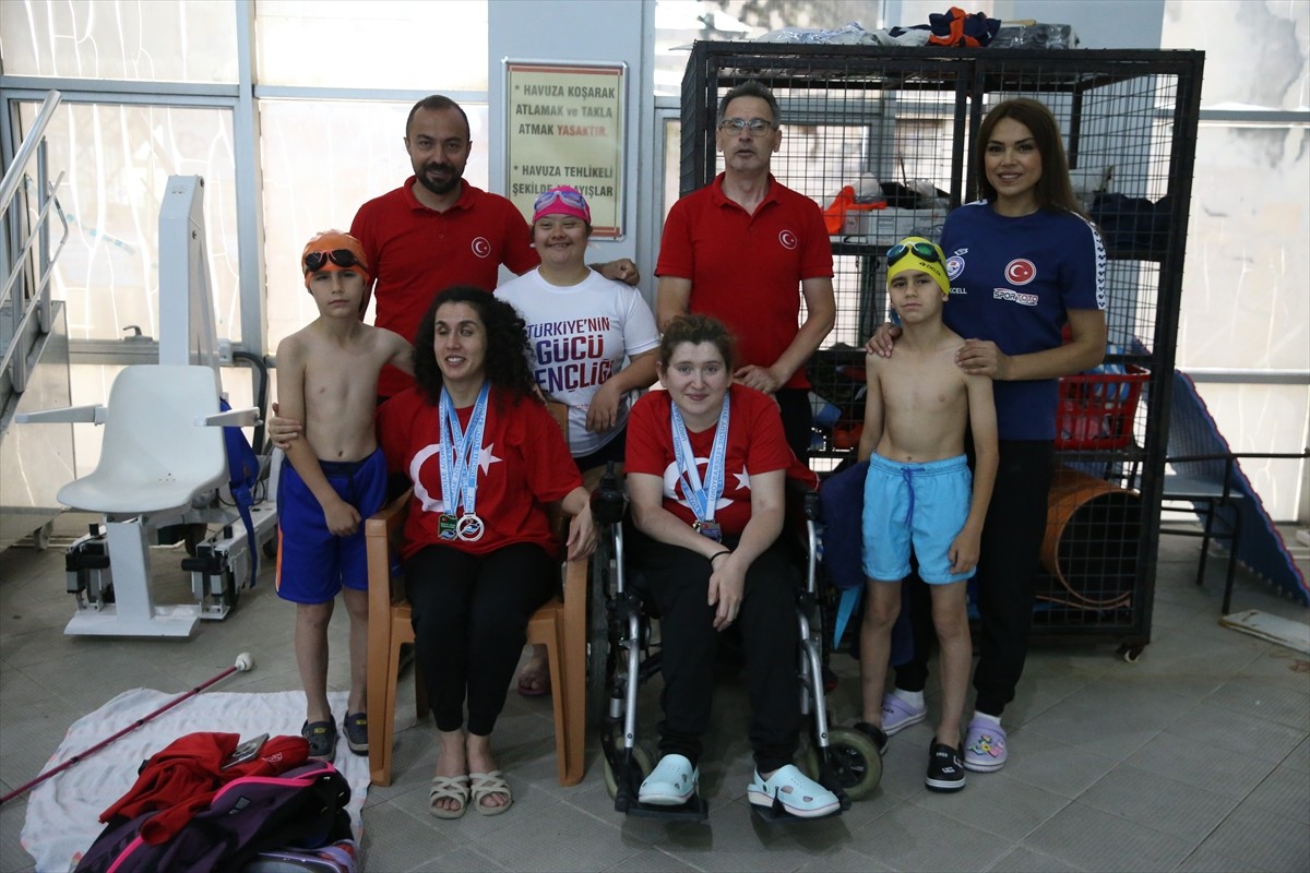 Ordu Gençlik Spor Kulübü çatısı altında bir araya gelen engelli yüzücüler, antrenmanlarla gelecek...