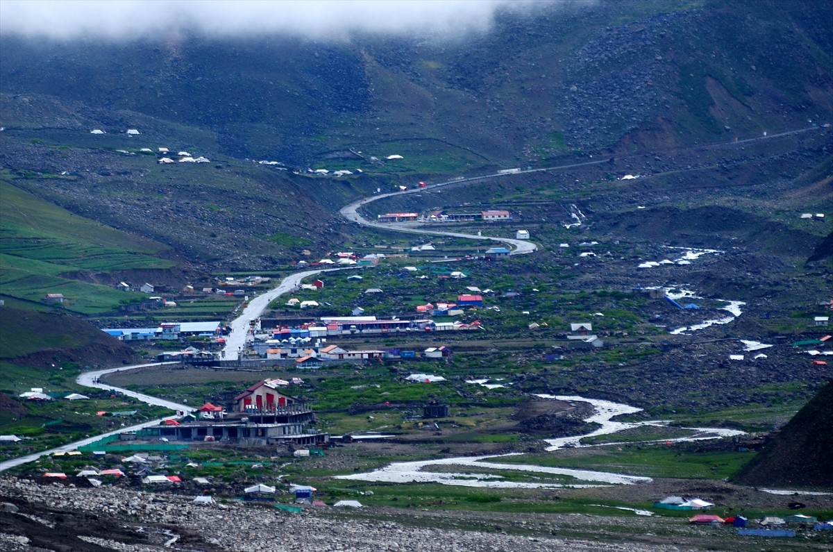 Pakistan'ın Hayber Pahtunhva eyaletinde şiddetli yağışların yol açtığı kaza ve afetlerde 10...