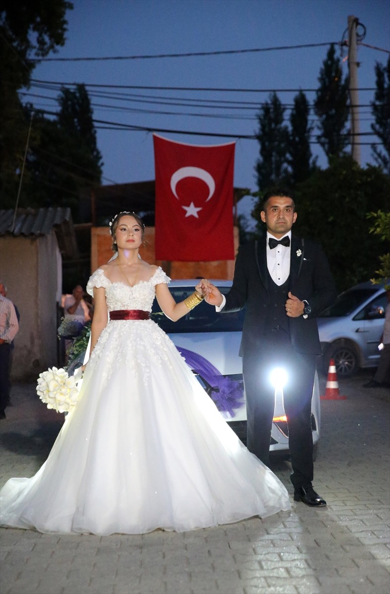 Pençe-Kilit Harekatı bölgesinde teröristlerle çıkan çatışmada gazi olan üsteğmen Mutlu Duran ile...