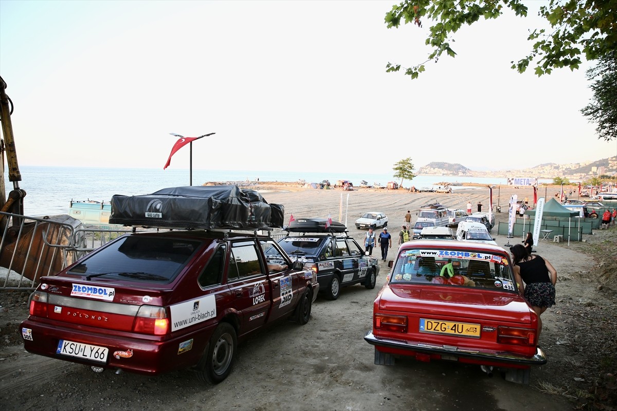 Polonya'dan başlayarak her yıl dünyanın çeşitli ülkelerinde düzenlenen "Zlombol Rallisi", bu yıl...