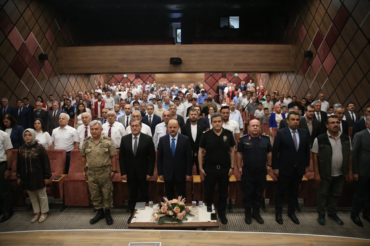 "15 Temmuz'un İslami, Milli ve Toplumsal Yansımaları" paneli Kastamonu Halk Eğitimi Merkezi'nde...