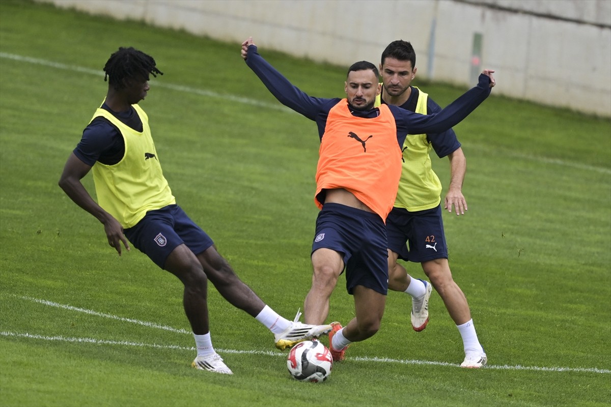 RAMS Başakşehir Futbol Takımı, yeni sezon hazırlıklarını Avusturya'nın Tirol eyaletine bağlı...