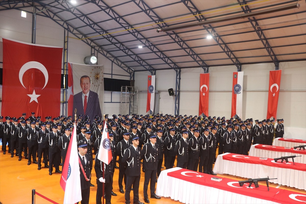Rize'de eğitimlerini tamamlayan 185 polis adayı için Kalkandere Polis Meslek Eğitim Merkezi'nde...