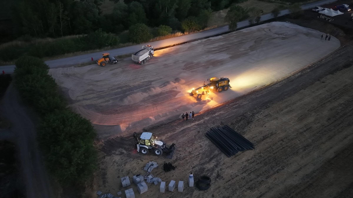 Sakarya'da başlayan ve Bilecik'in Gölpazarı ve Osmaneli ilçeleri sınırlarına sıçrayan orman...