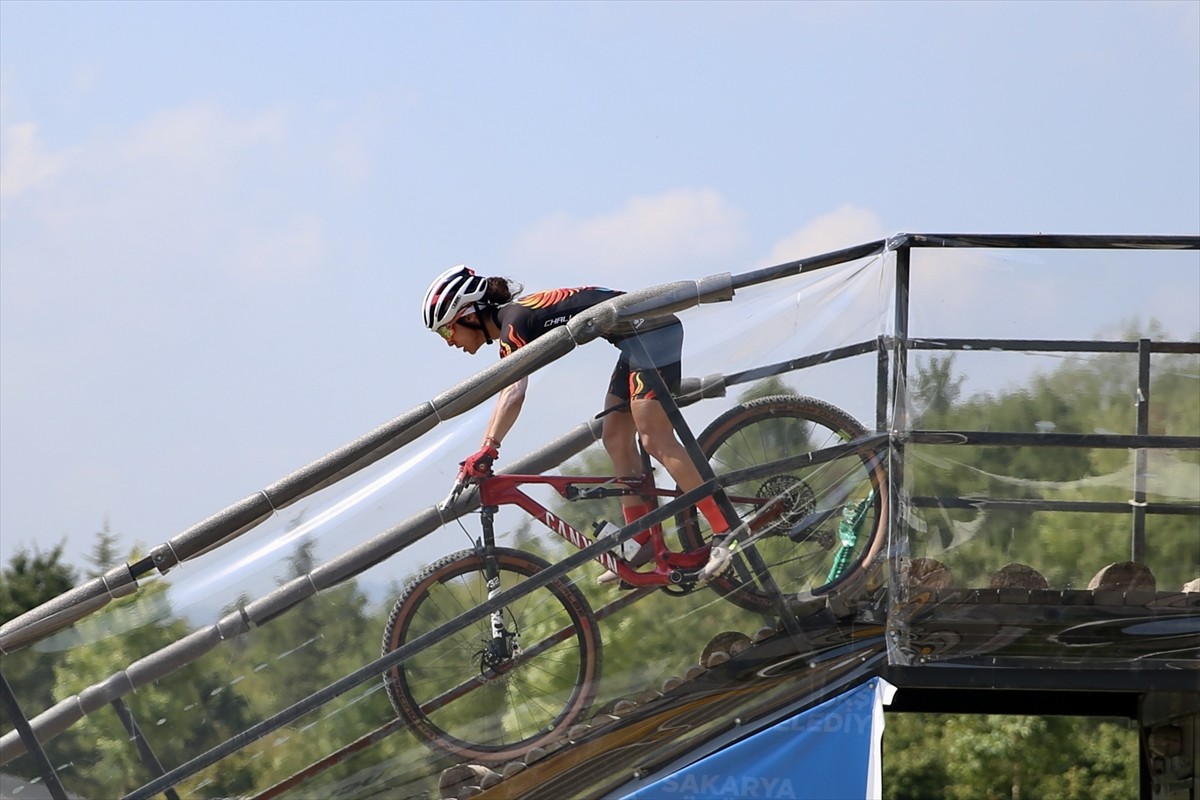 Sakarya'da düzenlenen Tuncer Salihoğlu Dağ Bisikleti Türkiye Şampiyonası, Ayçiçeği Bisiklet...