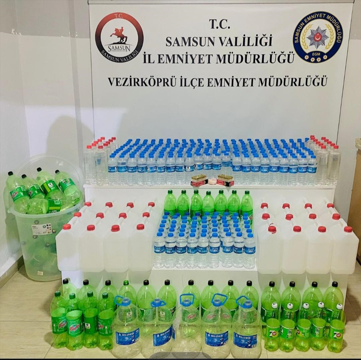 Samsun'da düzenlenen sahte içki operasyonunda 159 litre etil alkol ele geçirildi, 1 şüpheli...