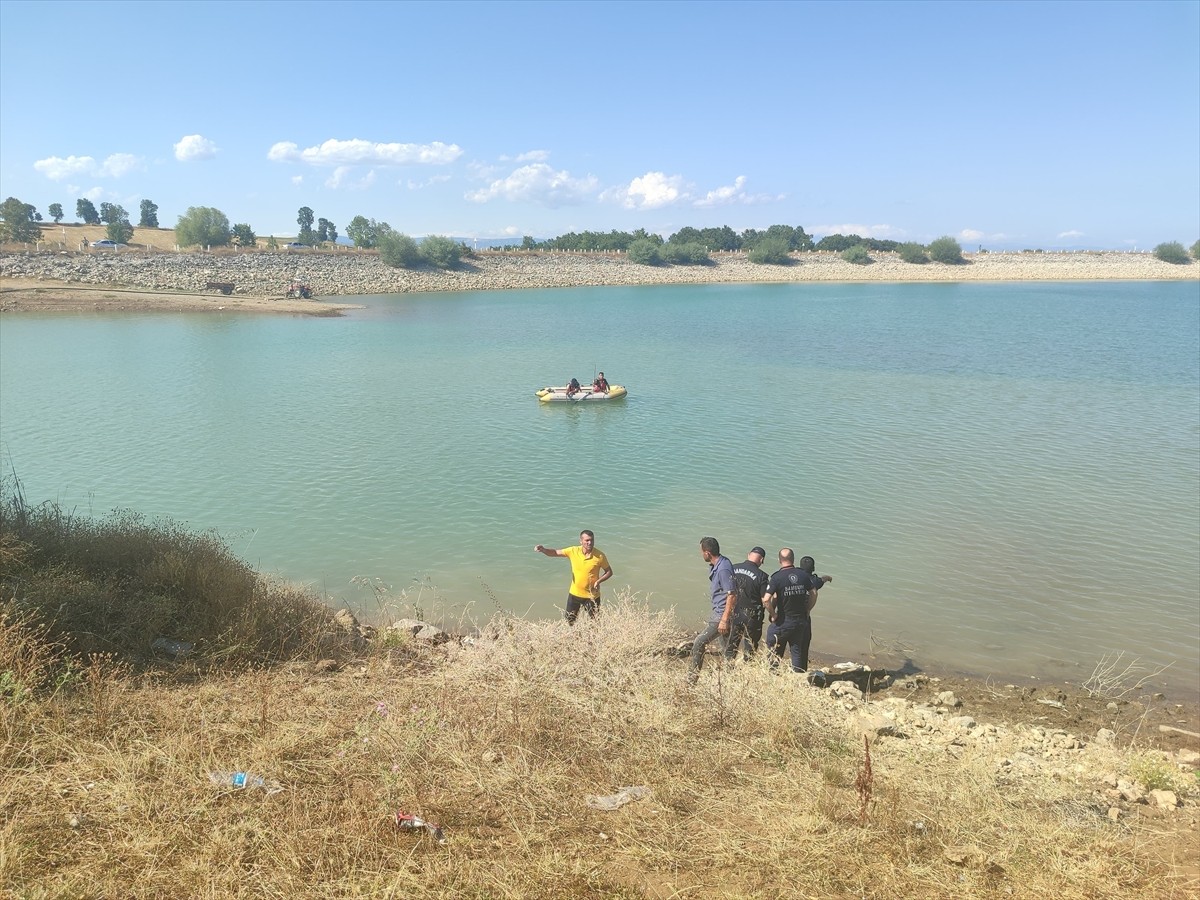 Samsun'un Vezirköprü ilçesinde serinlemek amacıyla baraj gölüne giren iki genç boğuldu. İhbar...