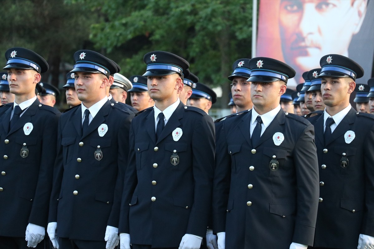 Samsun 19 Mayıs Polis Meslek Eğitim Merkezinde (POMEM) eğitimlerini tamamlayan 489 polis adayı...