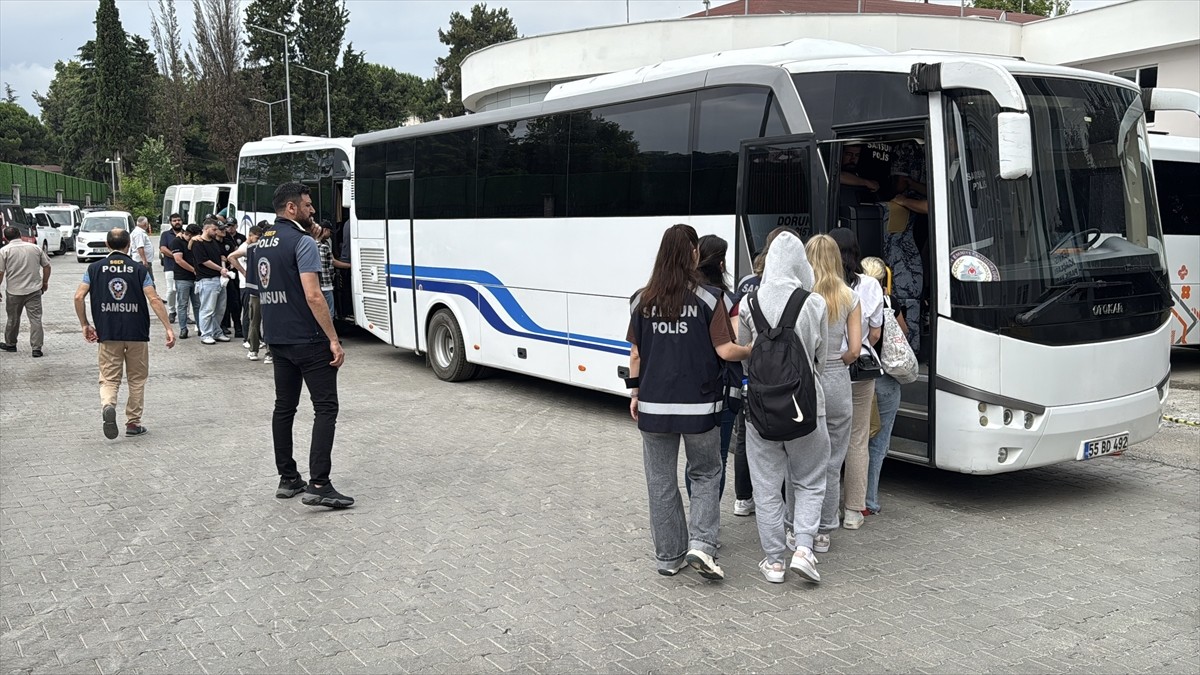 Samsun merkezli 12 ilde düzenlenen yasa dışı bahis operasyonunda gözaltına alınan 70 şüpheliden...
