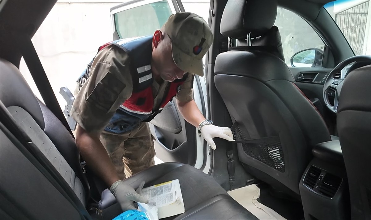 Şanlıurfa merkezli iki ilde, terör örgütü DEAŞ'a mali destek sağlayanlara ve örgüt içerisinde...