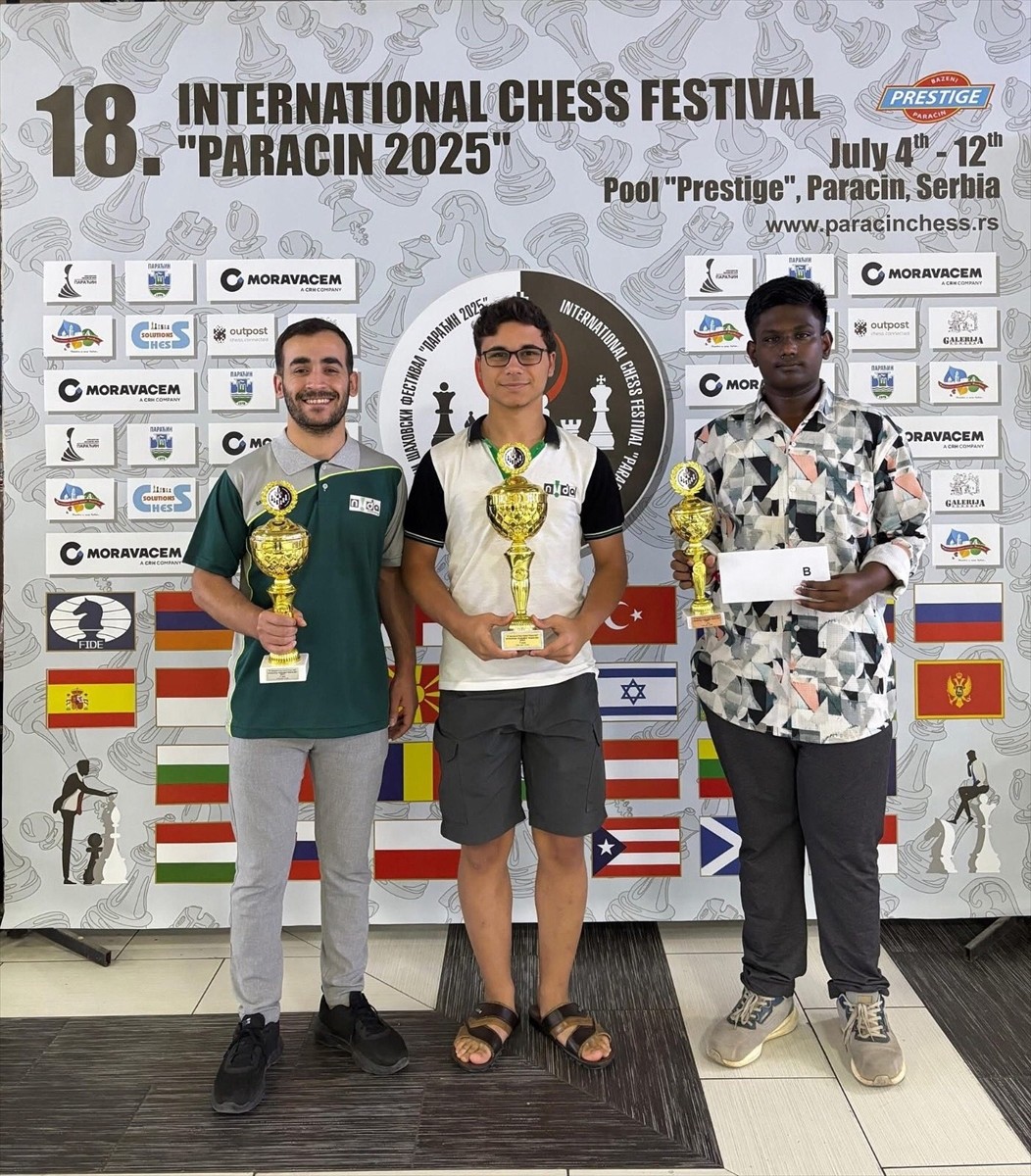 Sırbistan'da düzenlenen Paraçin Uluslararası Açık Satranç Turnuvası'nda B kategorisinde 1. ve 2....