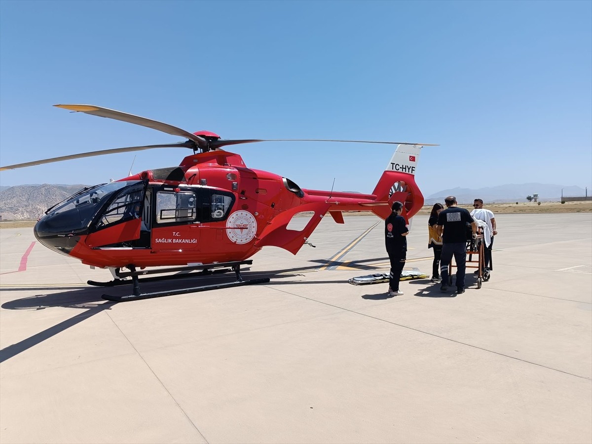 Şırnak'ın Cizre ilçesinde tedavisi süren bir hasta ambulans helikopterle Şanlıurfa'ya...