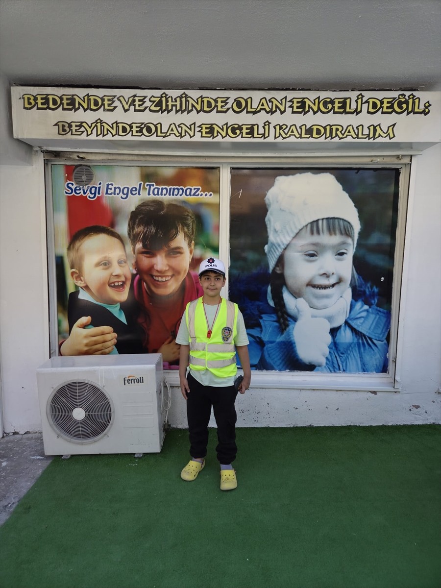 Sivas İl Emniyet Müdürlüğü, özel gereksinimli Yusuf Eymen Aşık'ın polislik mesleğine duyduğu...