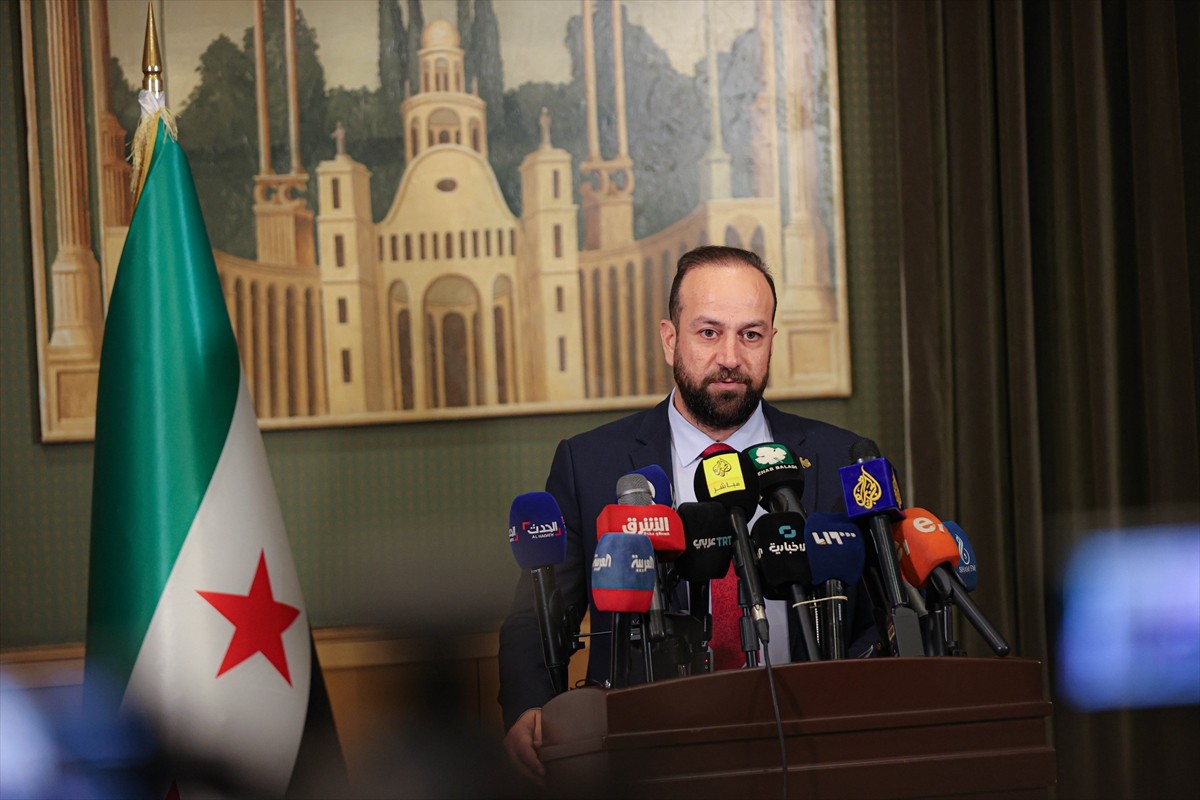 Suriye Enformasyon Bakanı Dr. Hamza Mustafa, başkent Şam’da bir otelde basın toplantısı...