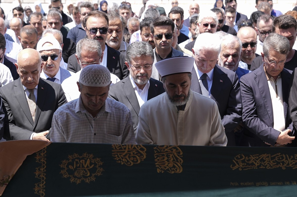 Tarım ve Orman Bakanı İbrahim Yumaklı'nın vefat eden kayınvalidesi Zarife Çayır için Zeytinburnu...