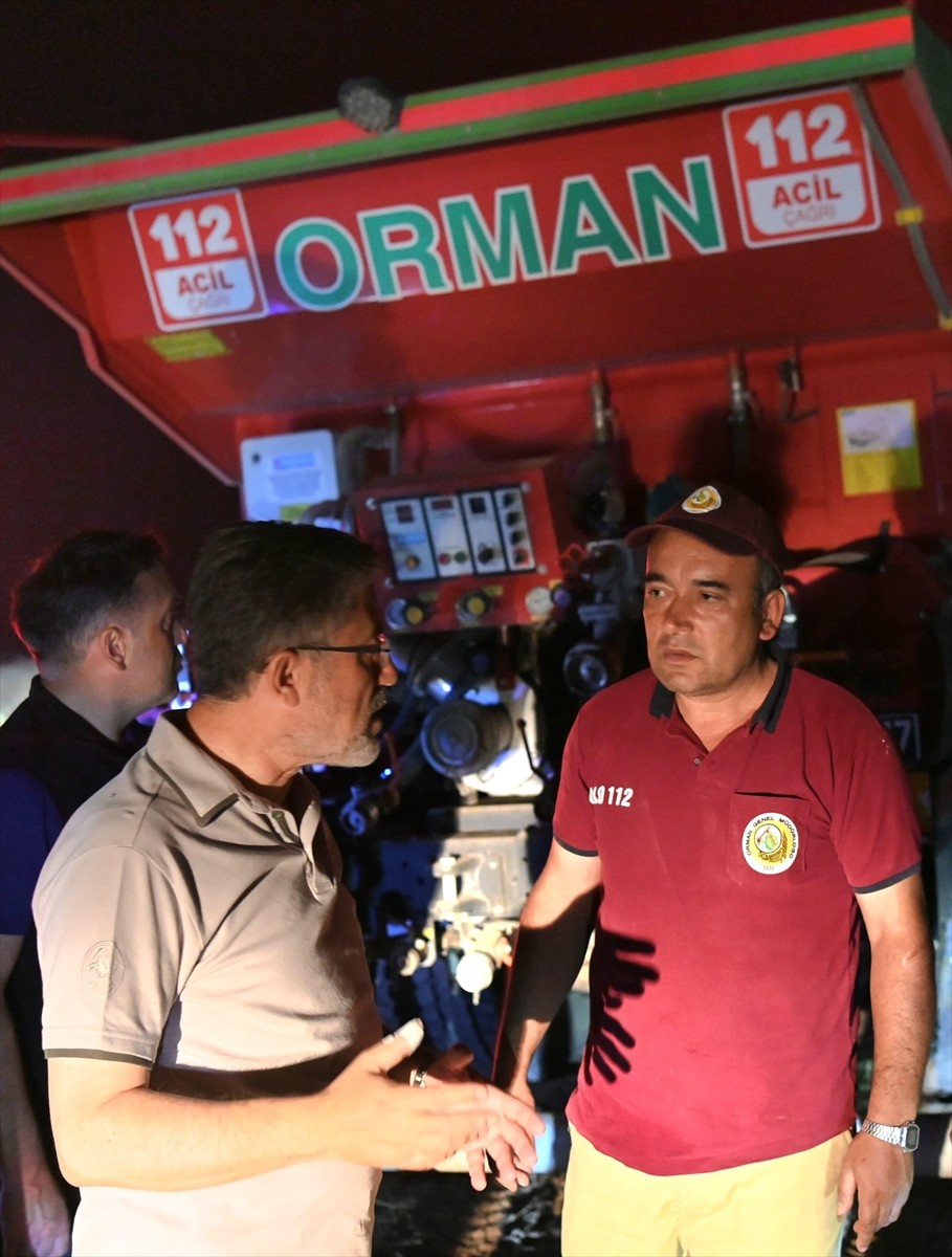 Tarım ve Orman Bakanı İbrahim Yumaklı (solda), Sakarya'da başlayıp Bilecik'e sıçrayan orman...
