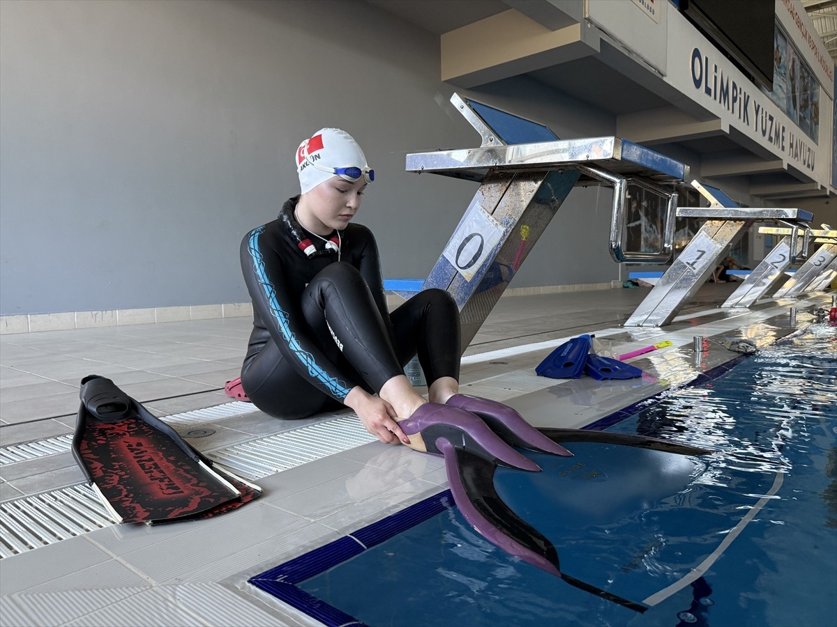 Tekirdağ'da yaşadığı sakatlıktan dolayı yüzmeyi bırakıp geçtiği serbest dalışta ilk defa katıldığı...
