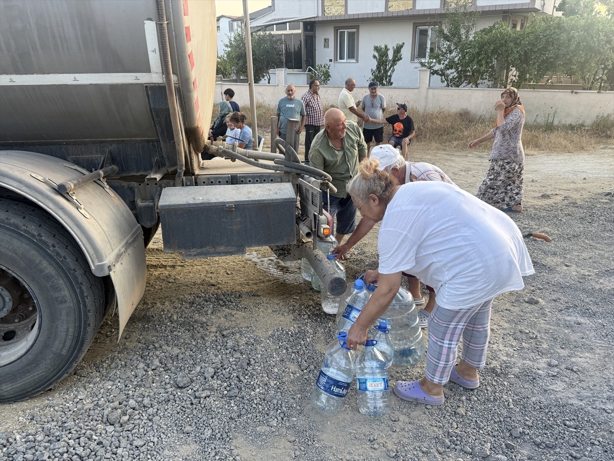 Tekirdağ'ın bazı mahallelerinde yaşanan su kesintileri tepkilere neden oluyor. İl genelinde artan...