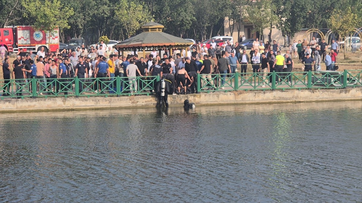 Tekirdağ'ın Kapaklı ilçesinde göle düşen 8 yaşındaki çocuk yaşamını yitirdi.