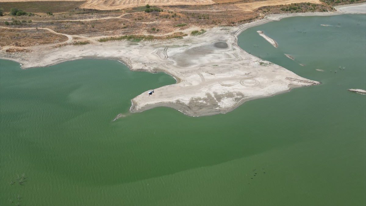 Tekirdağ'ın Marmaraereğlisi ilçesindeki Türkmenli Göleti'nin su seviyesi, yaşanan kuraklık...