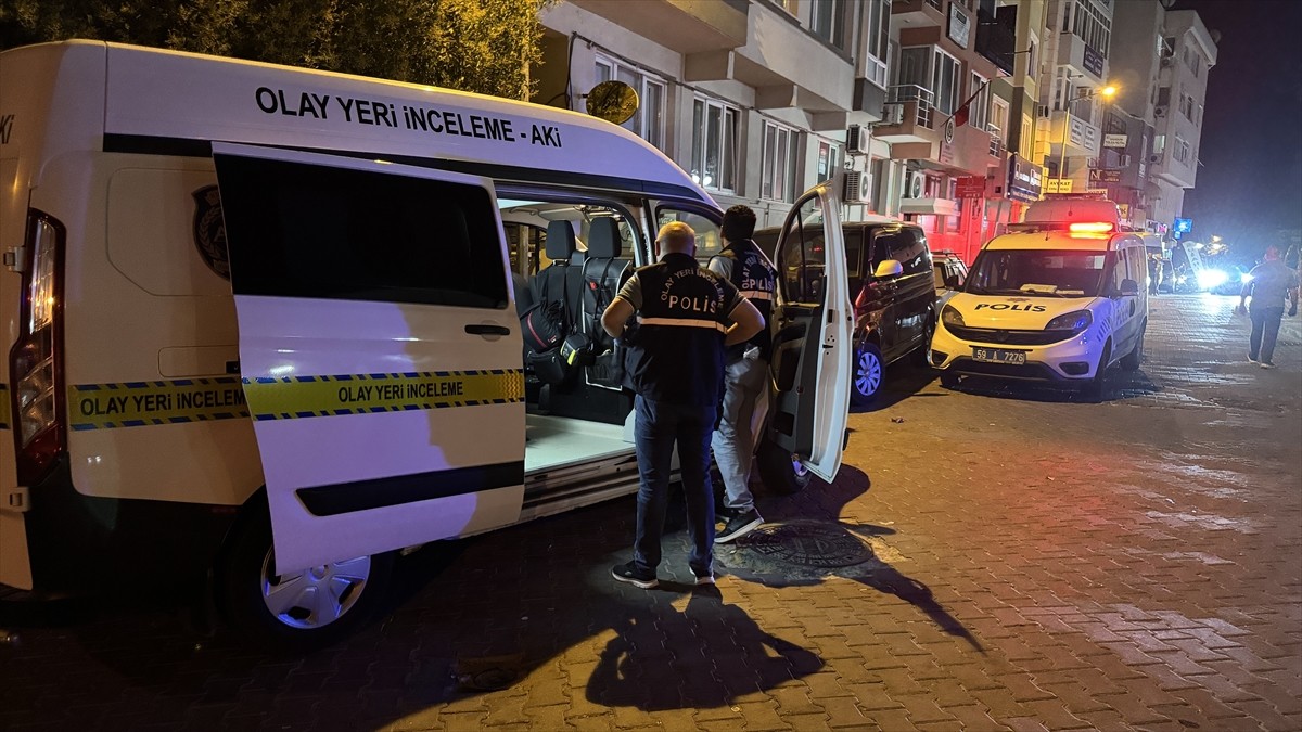 Tekirdağ'ın Süleymanpaşa ilçesinde yalnız yaşayan kişi evinde ölü bulundu. İhbar üzerine olay...