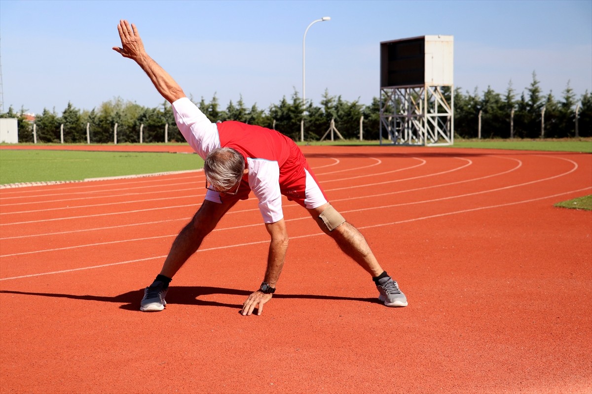 Tekirdağlı 78 yaşındaki Ferit Yavuz, 10. Uluslararası Edirne Maratonu'nda yaş grubunda kürsüde yer...