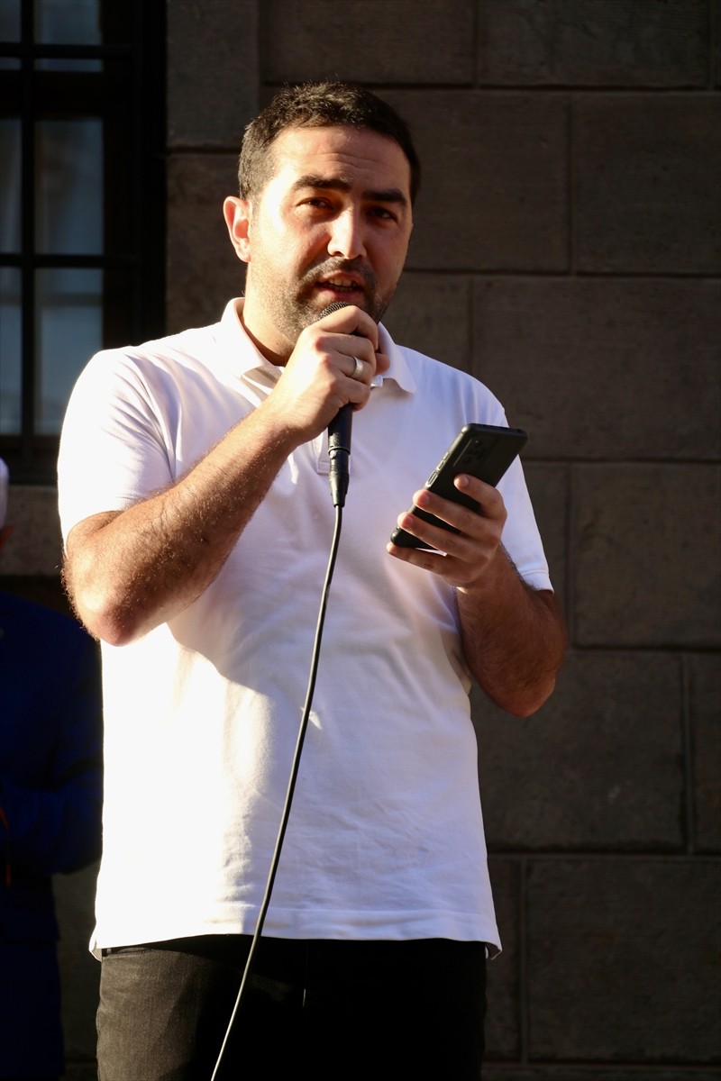 Trabzon'da Filistin'e destek için yürüyüş yapıldı. Ortahisar ilçesindeki İskenderpaşa Camisi...