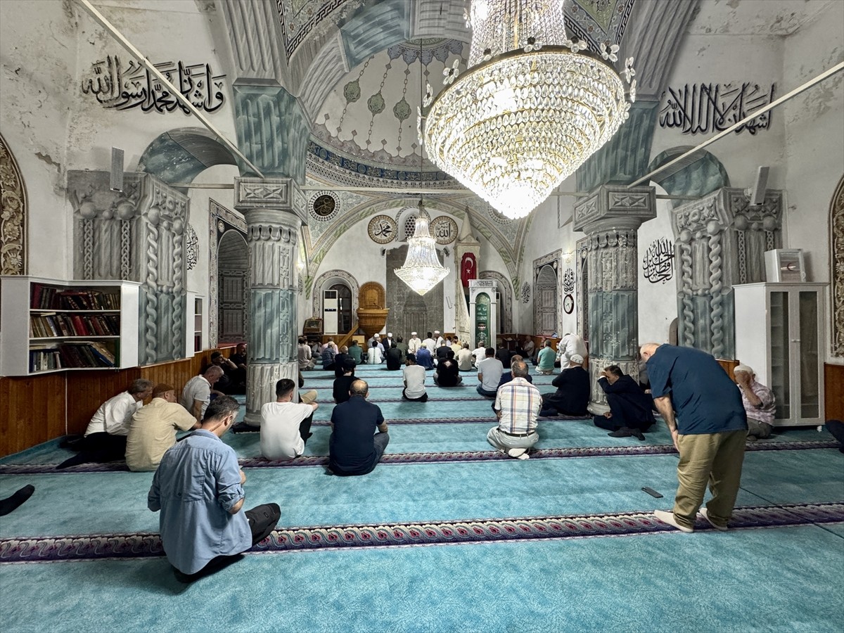 Trabzon'da, Pençe-Kilit Harekatı'nda bir mağaradaki arama-tarama faaliyeti sırasında metan ve...