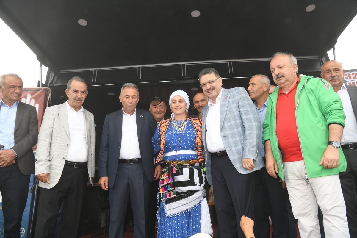 Trabzon'da "32. Geleneksel Çalköy Hırsafa Yayla Şenliği" gerçekleştirildi. Şenliğe Büyükşehir...