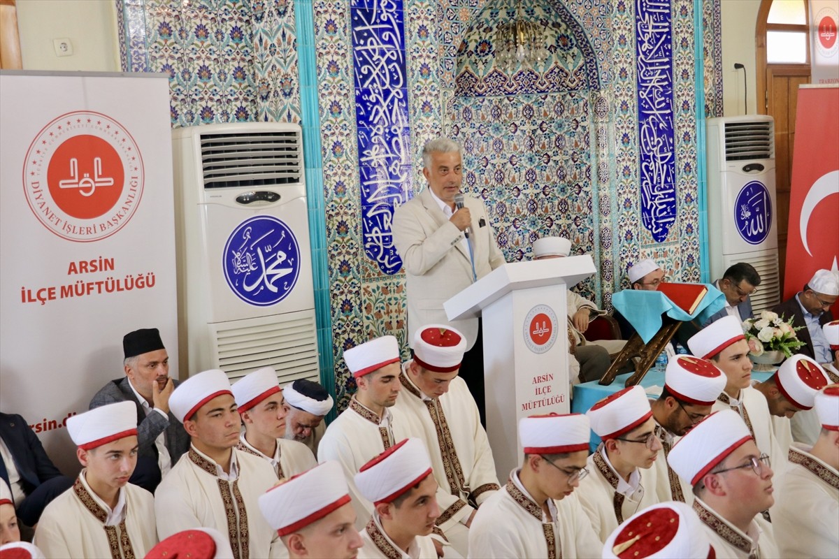 Trabzon'un Arsin ilçesindeki Hacı Hasan Efendioğlu Kur'an Kursunda eğitimlerini tamamlayan 87...