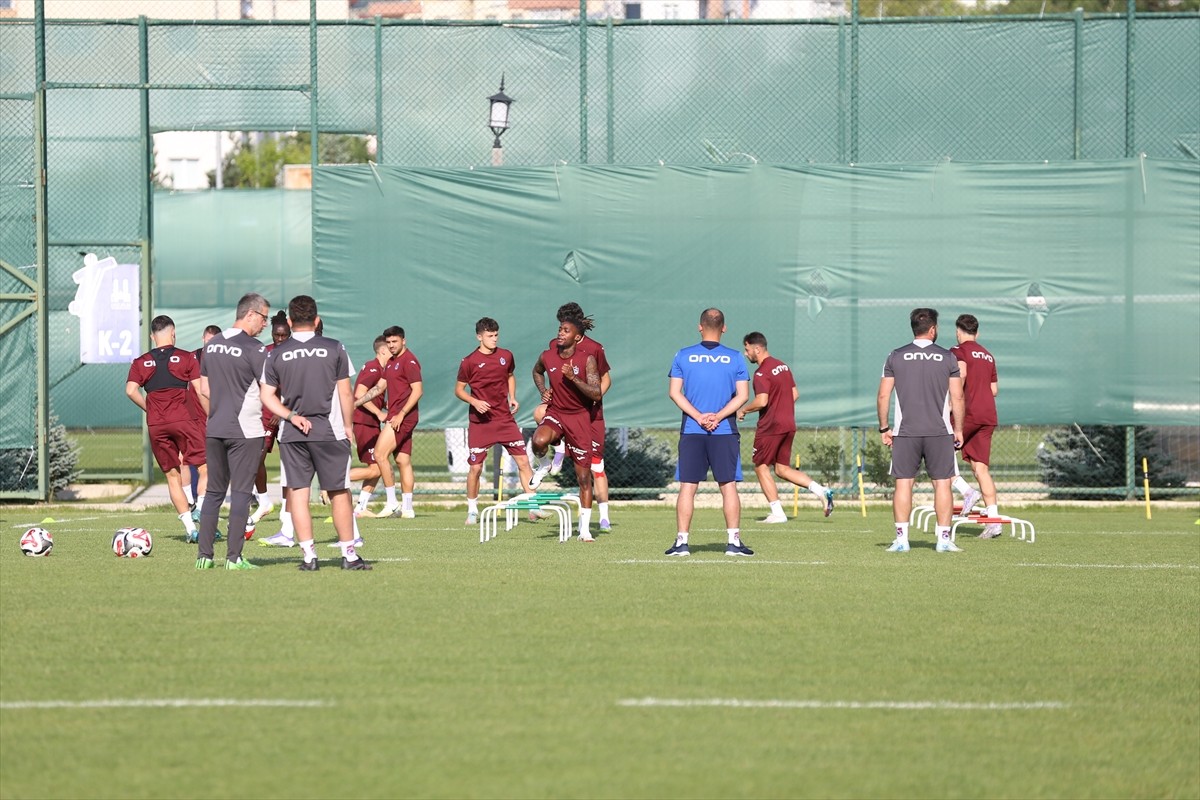 Trabzonspor, 2025-26 sezonu hazırlıkları kapsamında geldiği Erzurum'da ikinci etap kamp...