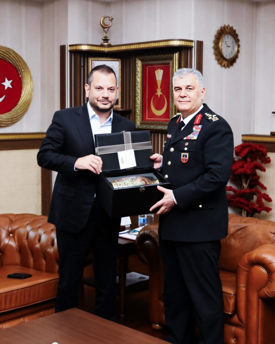 Trabzonspor Kulübü Başkanı Ertuğrul Doğan (solda), Jandarma Genel Komutanı Orgeneral Ali Çardakcı...