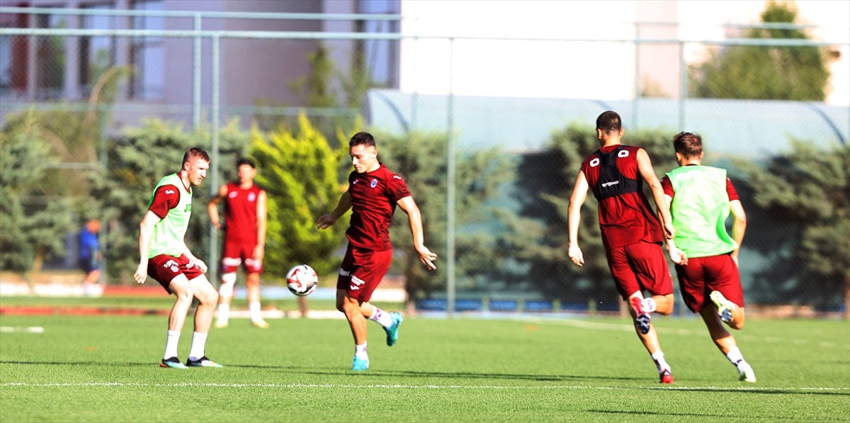 Trabzonspor, yeni sezon hazırlıklarına devam etti. Teknik direktör Fatih Tekke yönetiminde Mehmet...