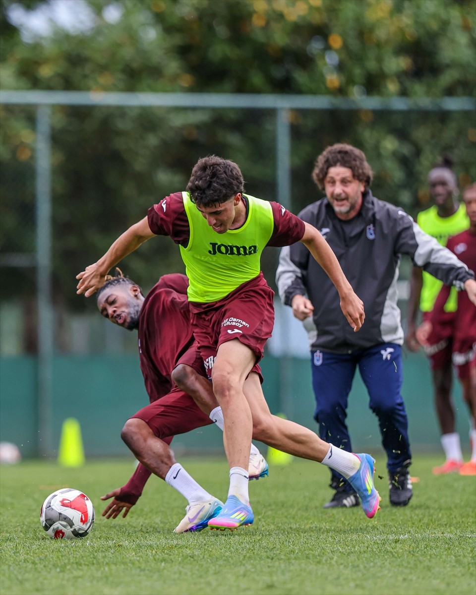 Trabzonspor, yeni sezon hazırlıklarını çift antrenmanla teknik direktör Fatih Tekke yönetiminde...