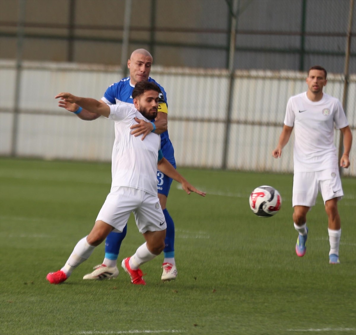 Tredyol Süper Lig ekibi Çaykur Rizespor, Mehmet Cengiz Tesisleri'nde oynanan hazırlık maçında...