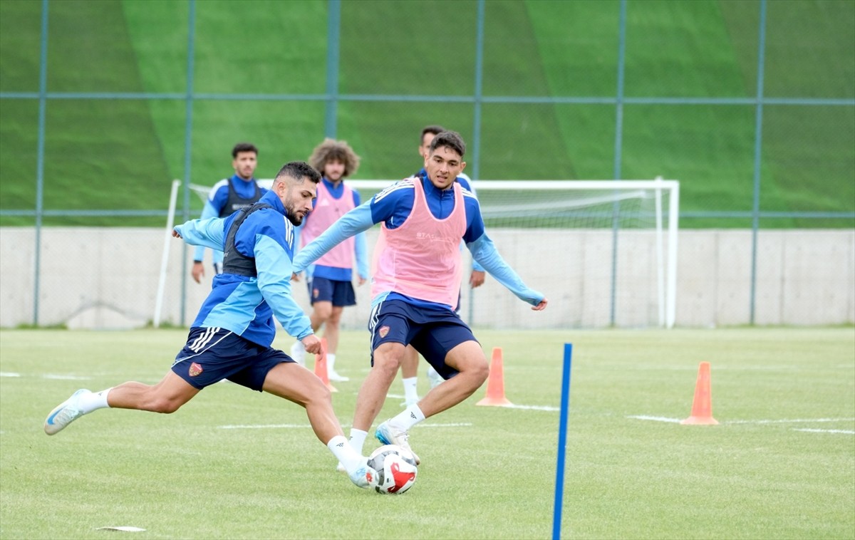 Trendyol 1. Lig'in yeni ekiplerinden Hatayspor, 2025-2026 sezonu hazırlıklarını Erzurum'da...