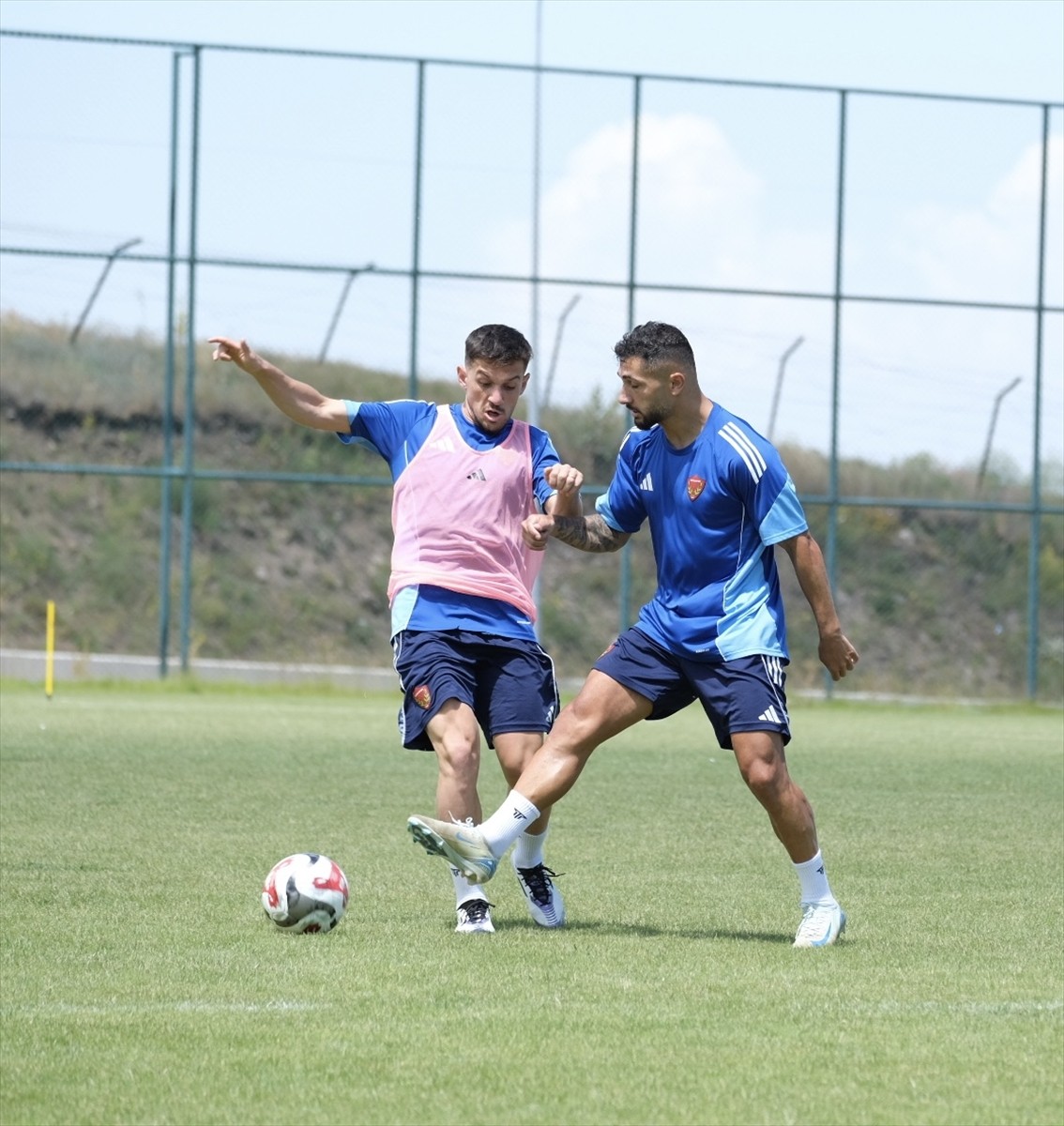 Trendyol 1. Lig'in yeni ekiplerinden Hatayspor, 2025-2026 sezonu hazırlıklarının ilk etap kampını...