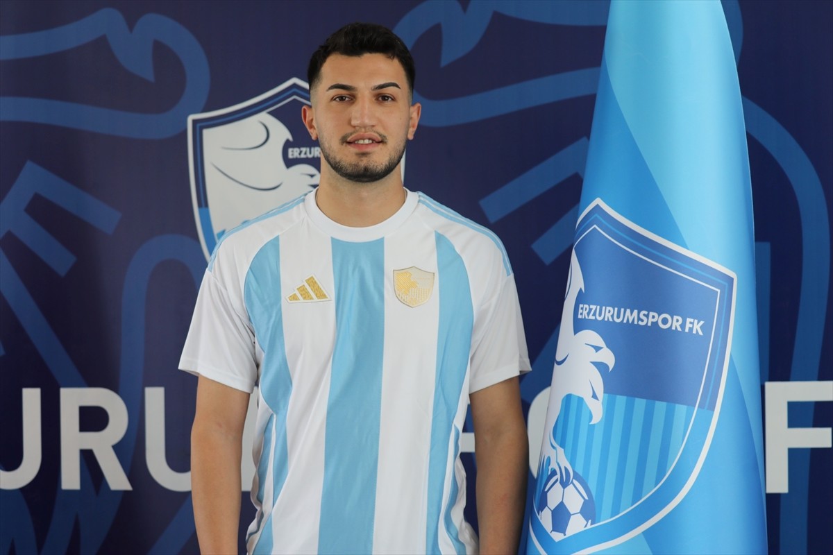 Trendyol 1. Lig ekiplerinden Erzurumspor FK, orta saha oyuncusu Adem Eren Kabak'ı renklerine...
