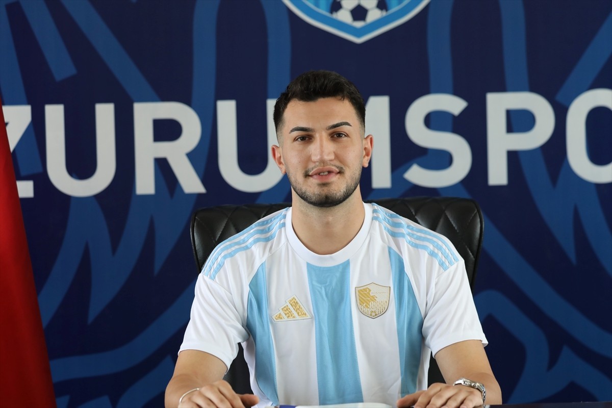 Trendyol 1. Lig ekiplerinden Erzurumspor FK, orta saha oyuncusu Adem Eren Kabak'ı renklerine...