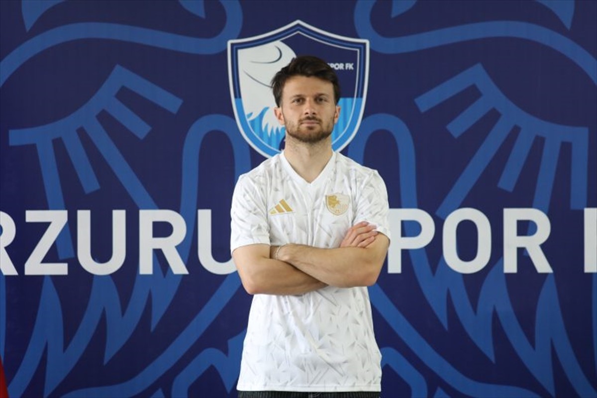 Trendyol 1. Lig ekiplerinden Erzurumspor FK, orta saha oyuncusu Murat Cem Akpınar ile 1 yıllık...