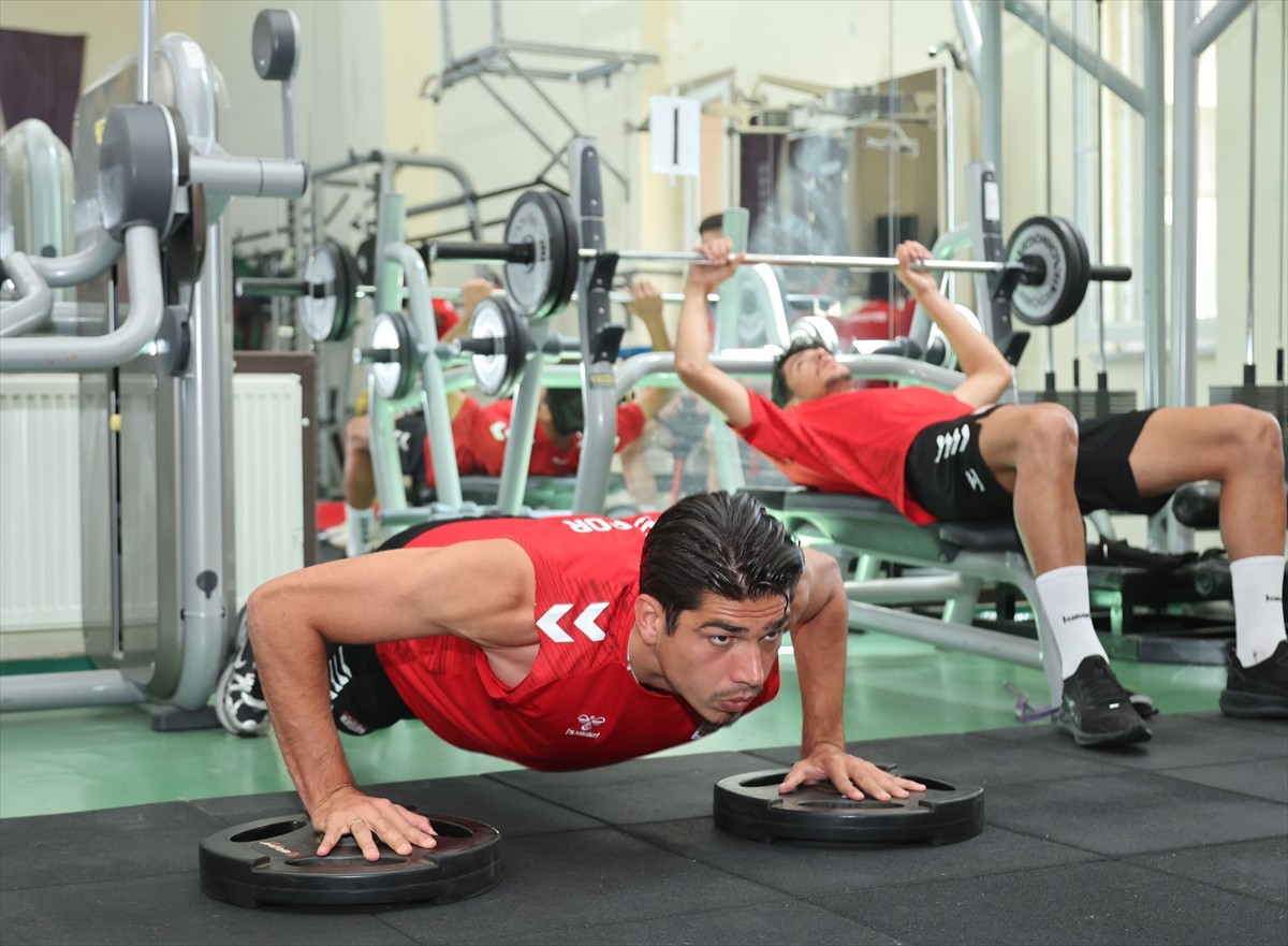 Trendyol 1. Lig ekiplerinden Sivasspor, yeni sezon hazırlıklarına devam etti. Çalışmalara Samuel...